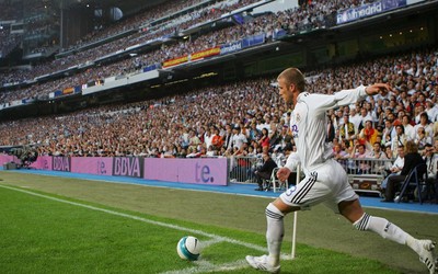 熊猫电竞评论-塔队长传助攻队友头球